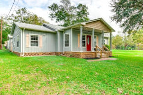 Less Than 1 Mi to Boat Ramp Lake Livingston Retreat!